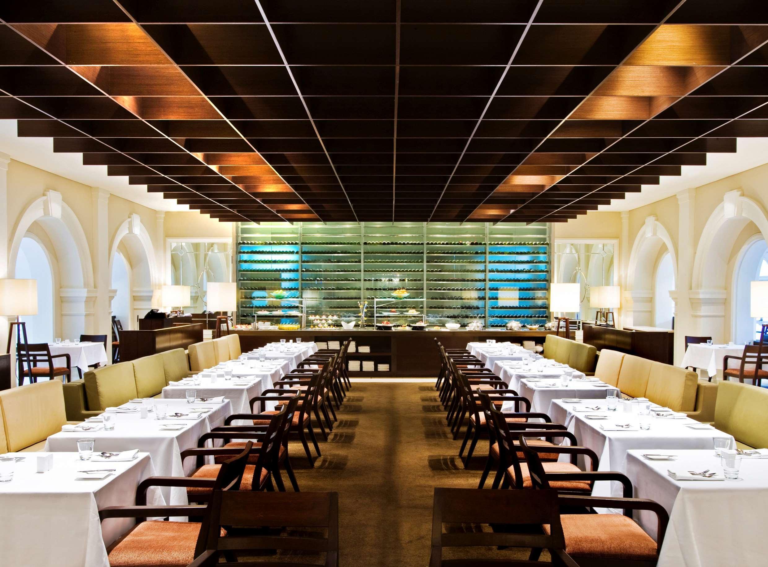 Goodwood Park Hotel Singapura Restaurante foto The interior of the restaurant