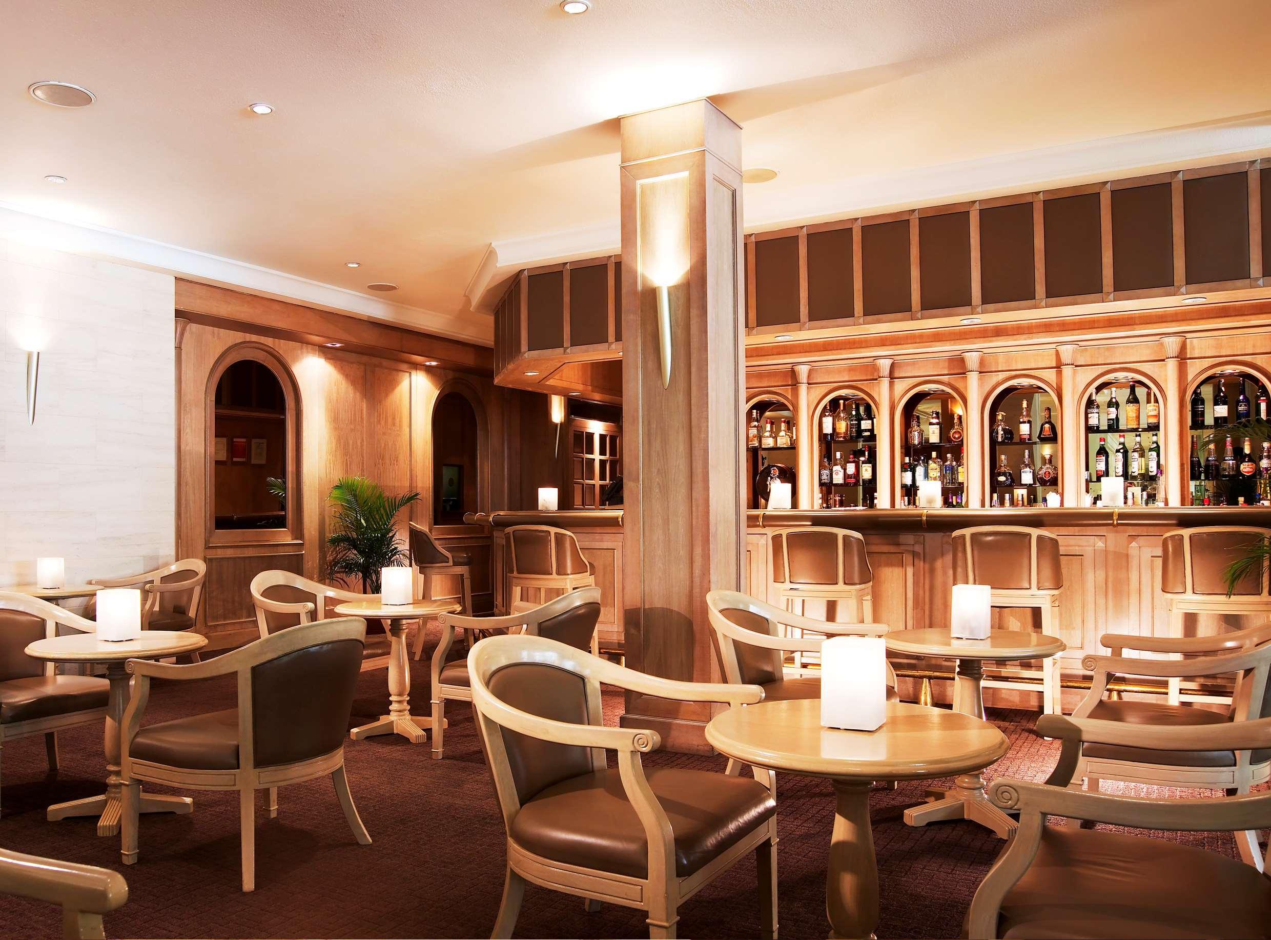 Goodwood Park Hotel Singapura Restaurante foto The bar at the Royal Opera House, London