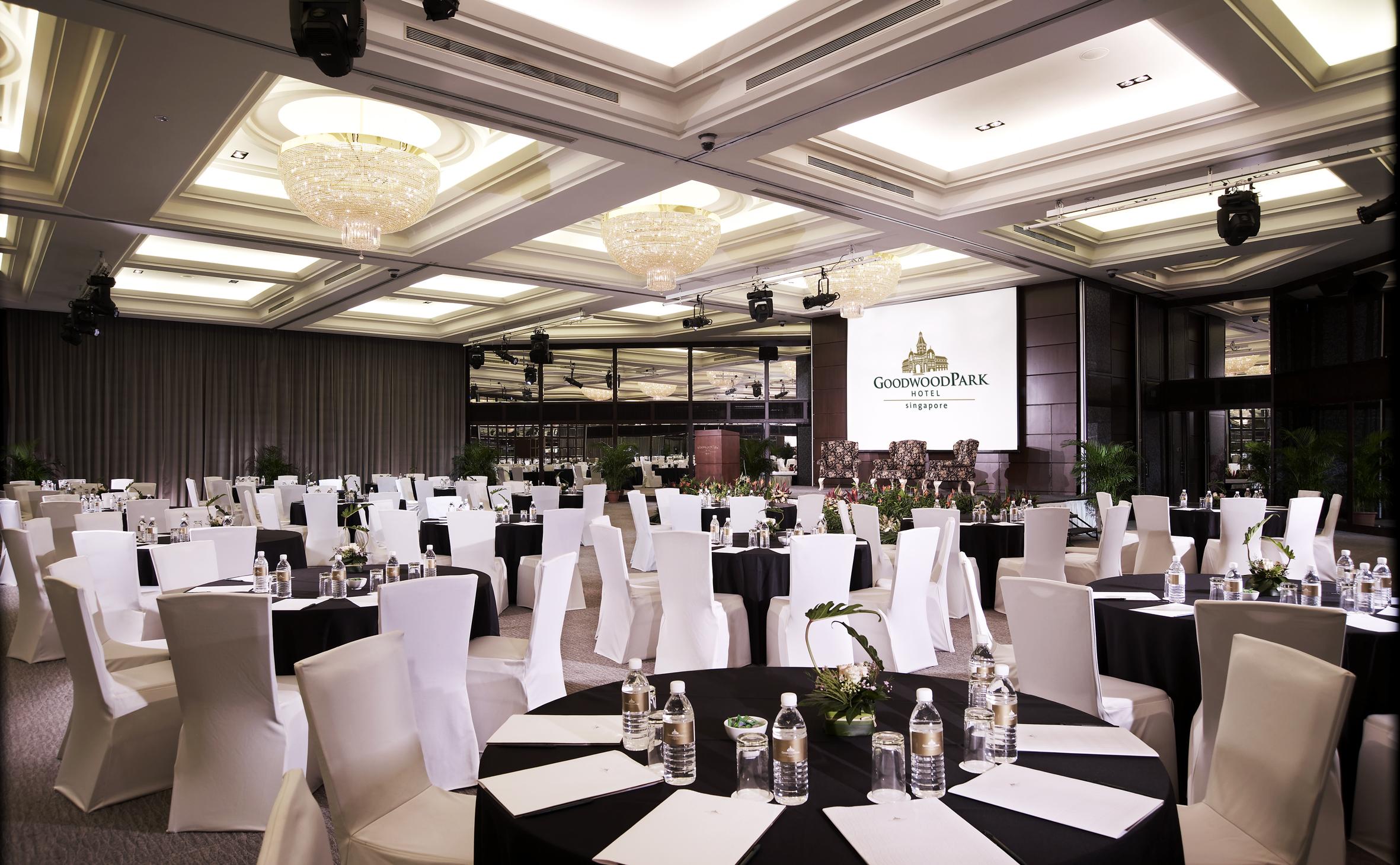 Goodwood Park Hotel Singapura Exterior foto The ballroom at the hotel