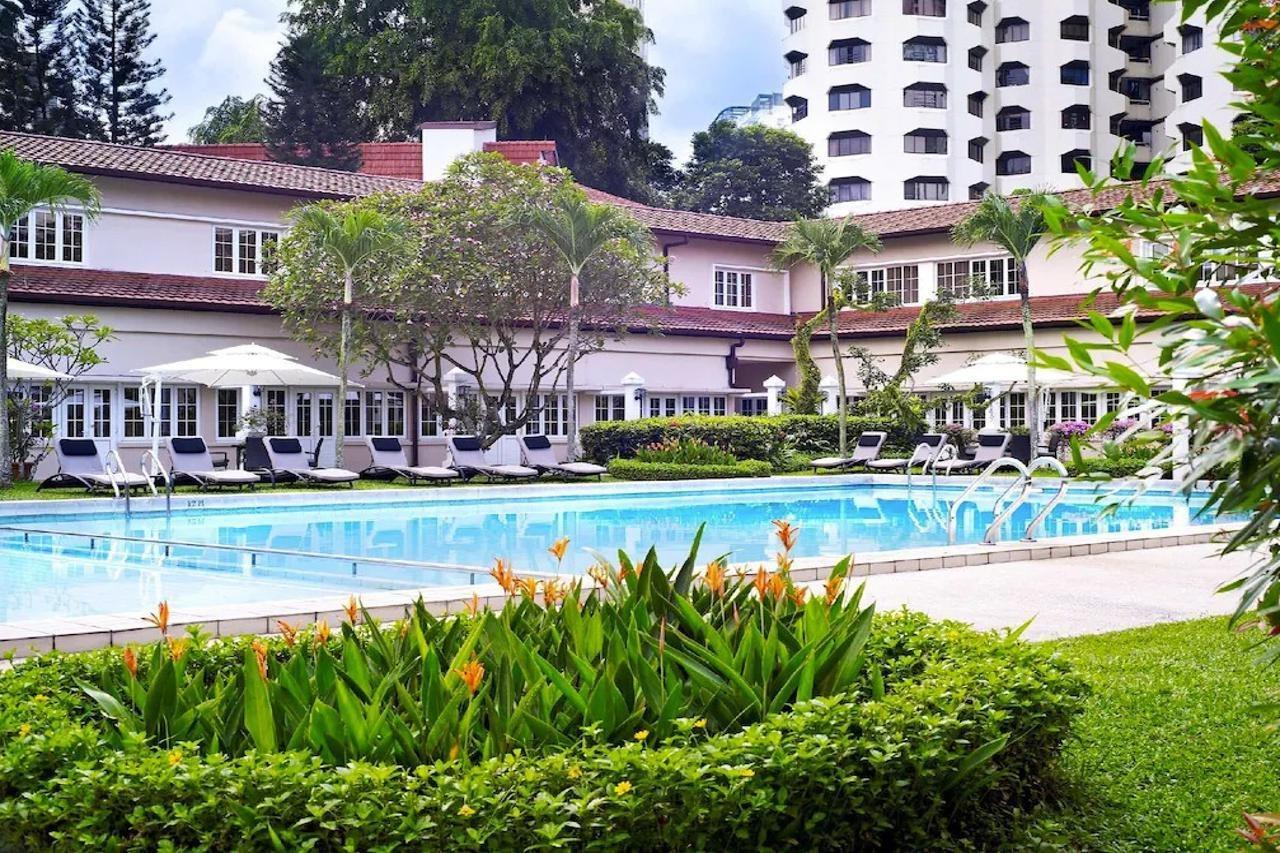 Goodwood Park Hotel Singapura Exterior foto The swimming pool at the E and O Club