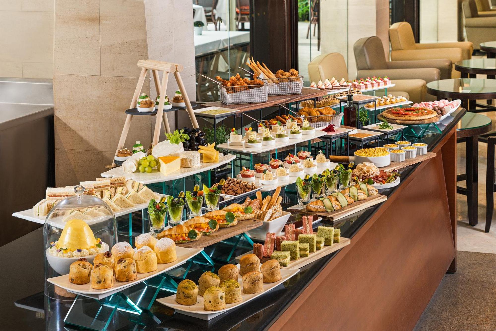 Goodwood Park Hotel Singapura Exterior foto A buffet at a hotel