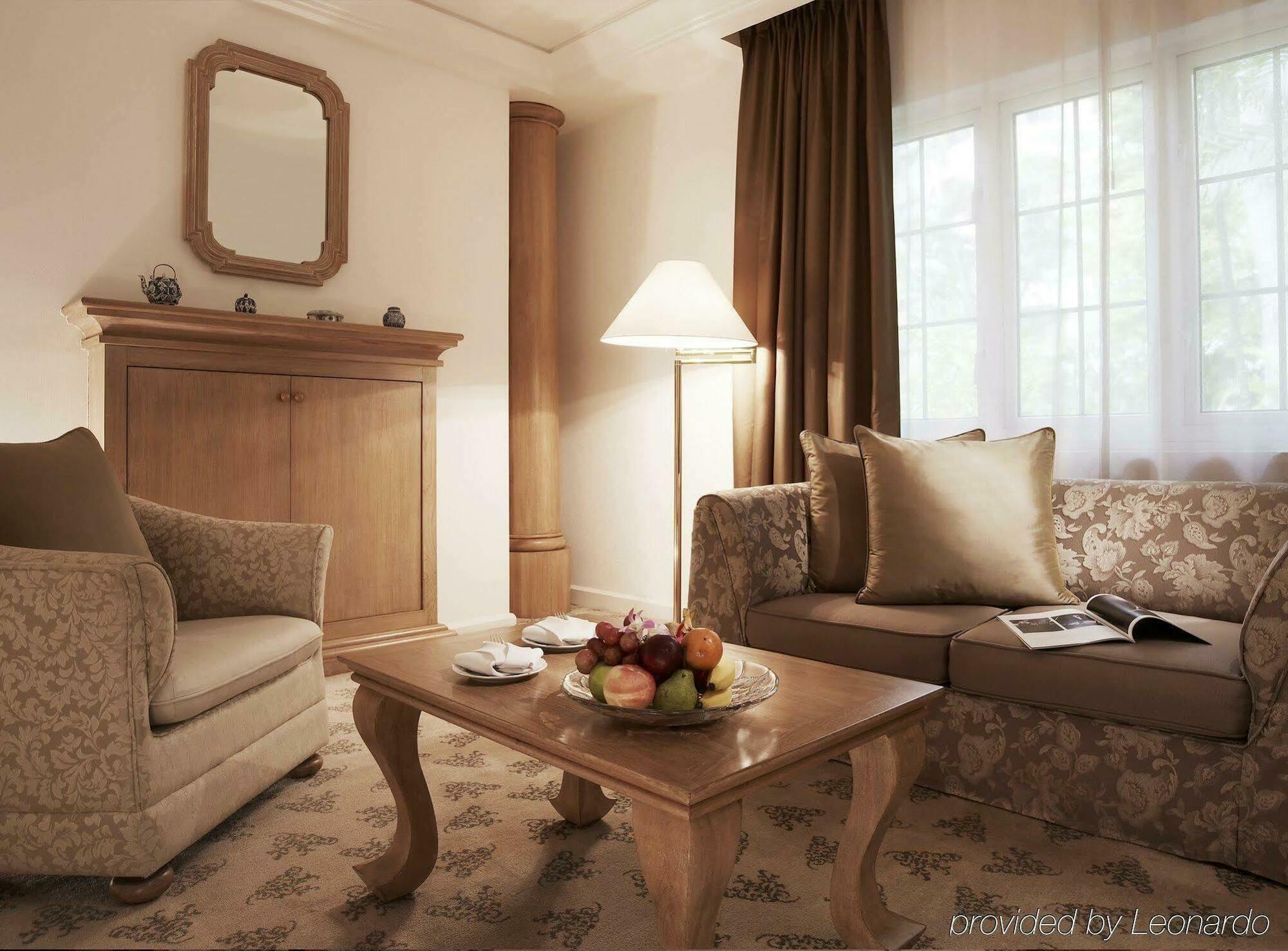 Goodwood Park Hotel Singapura Quarto foto A room at the hotel